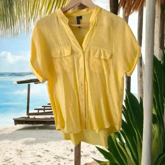 Ashley Blue Tops - size S/M Yellow Button down short sleeve shirt